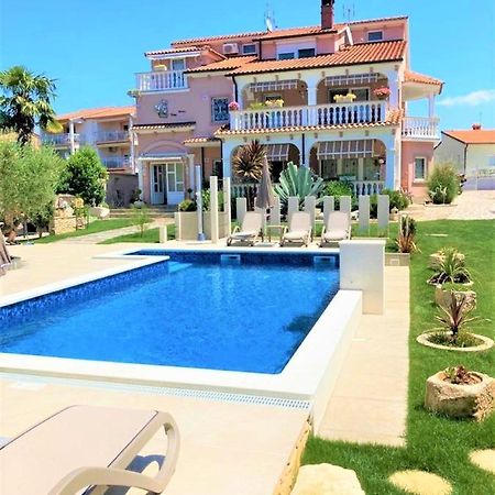 Apartment Villa Engel With Pool Πόρετς Εξωτερικό φωτογραφία