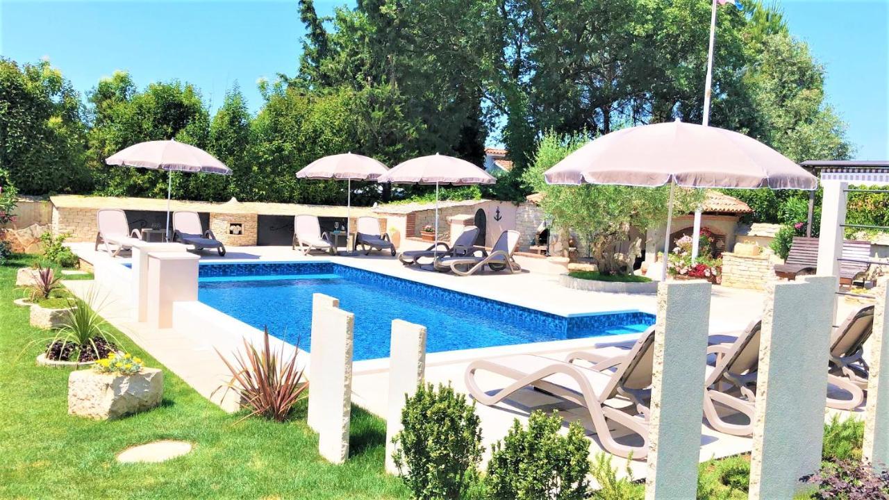 Apartment Villa Engel With Pool Πόρετς Εξωτερικό φωτογραφία