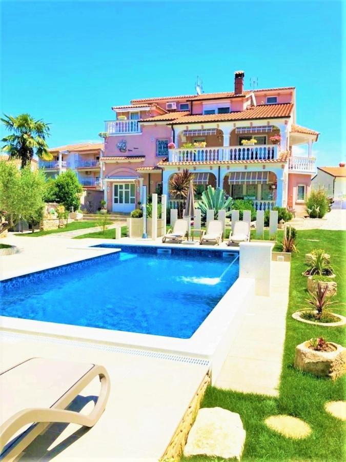 Apartment Villa Engel With Pool Πόρετς Εξωτερικό φωτογραφία