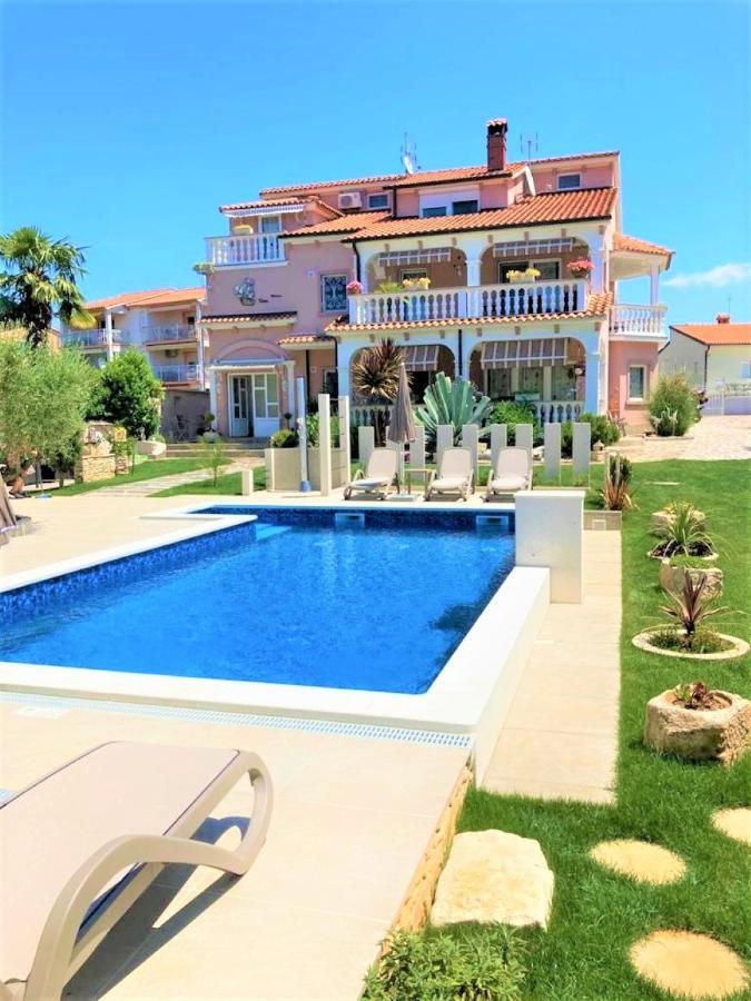 Apartment Villa Engel With Pool Πόρετς Εξωτερικό φωτογραφία
