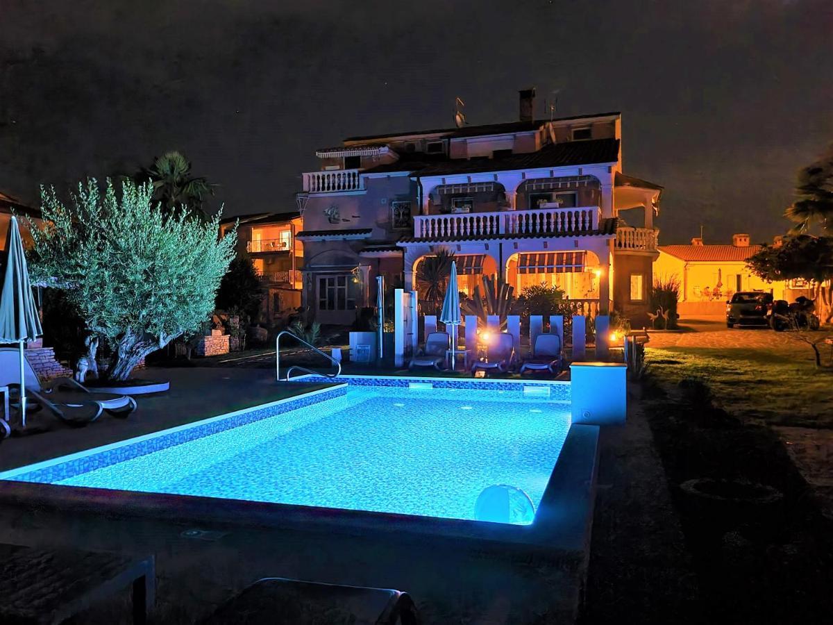 Apartment Villa Engel With Pool Πόρετς Εξωτερικό φωτογραφία
