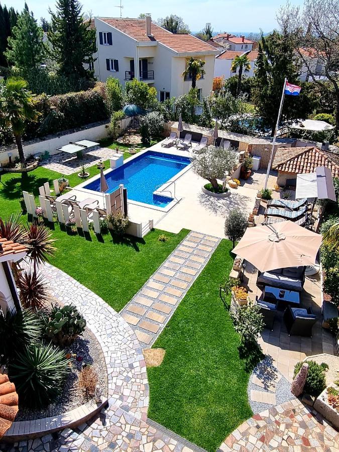 Apartment Villa Engel With Pool Πόρετς Εξωτερικό φωτογραφία