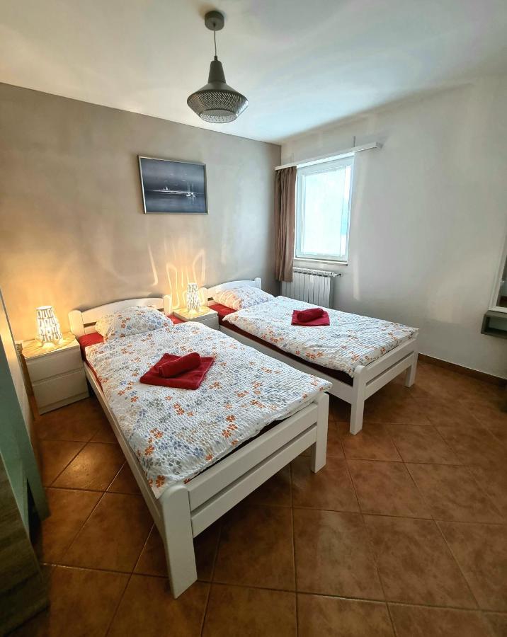 Apartment Villa Engel With Pool Πόρετς Εξωτερικό φωτογραφία