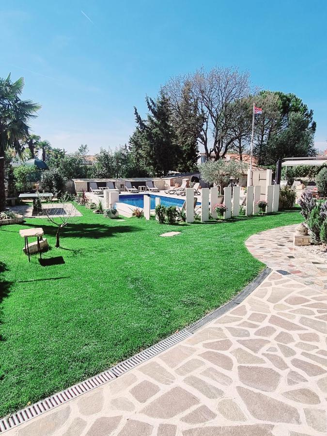 Apartment Villa Engel With Pool Πόρετς Εξωτερικό φωτογραφία