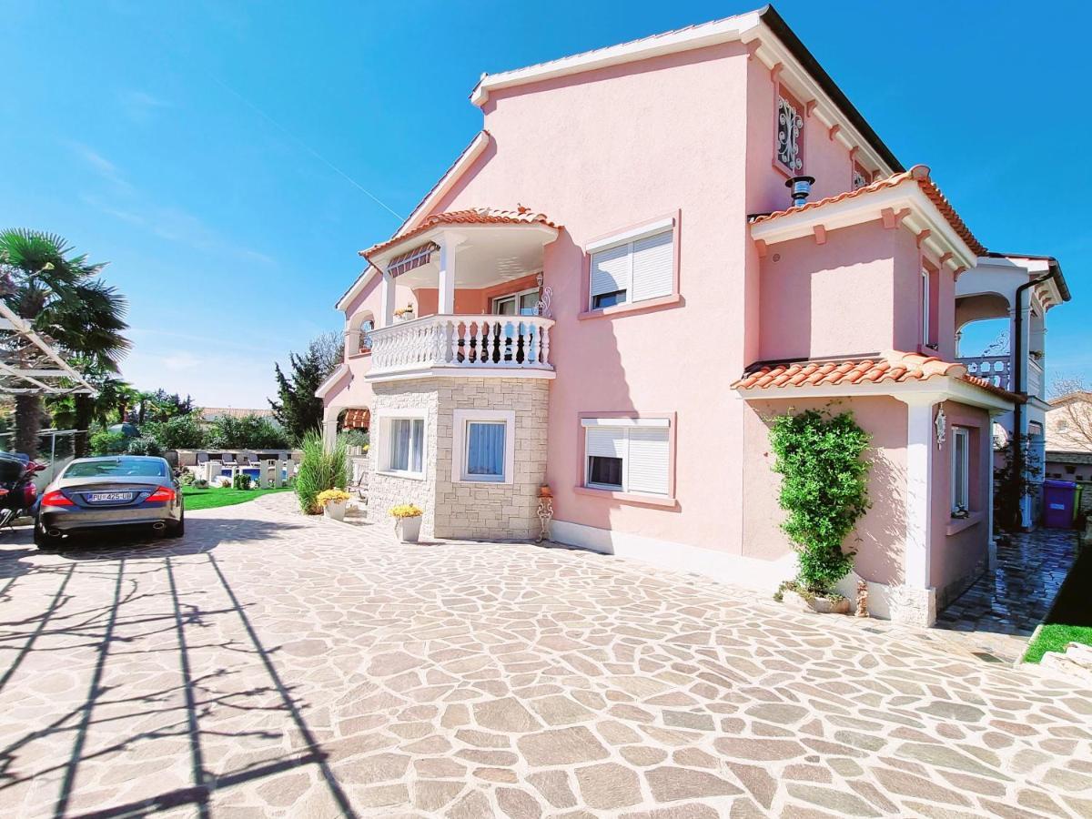 Apartment Villa Engel With Pool Πόρετς Εξωτερικό φωτογραφία