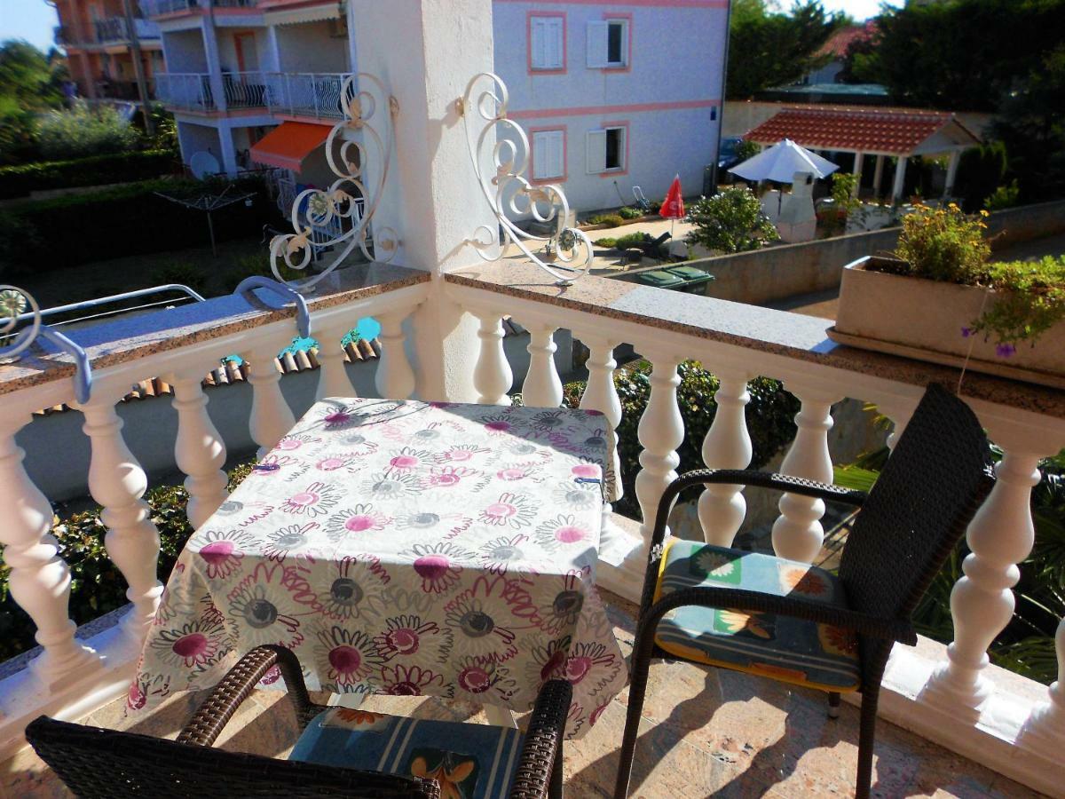 Apartment Villa Engel With Pool Πόρετς Εξωτερικό φωτογραφία