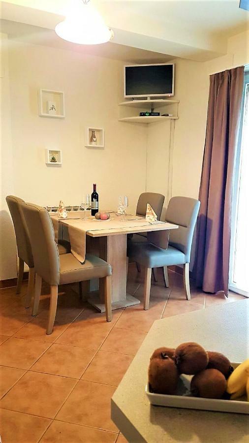 Apartment Villa Engel With Pool Πόρετς Εξωτερικό φωτογραφία