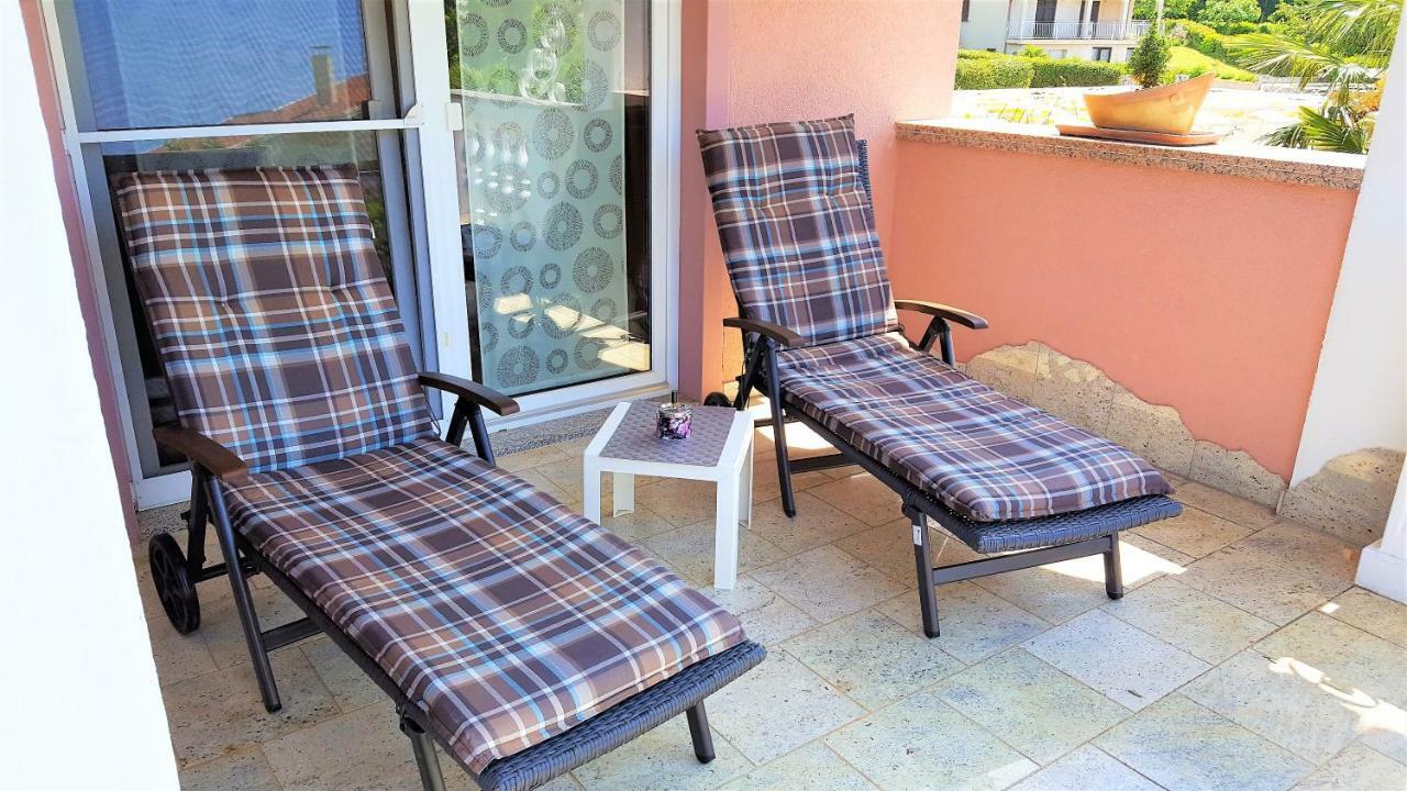 Apartment Villa Engel With Pool Πόρετς Εξωτερικό φωτογραφία