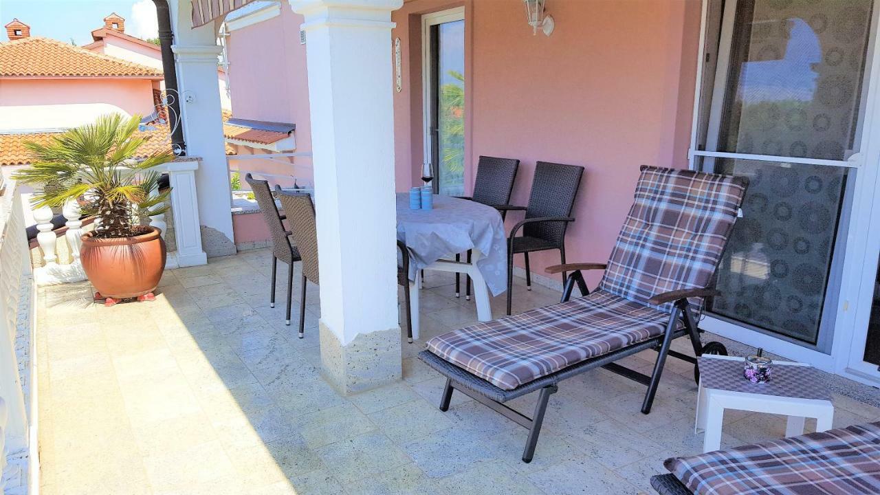 Apartment Villa Engel With Pool Πόρετς Εξωτερικό φωτογραφία