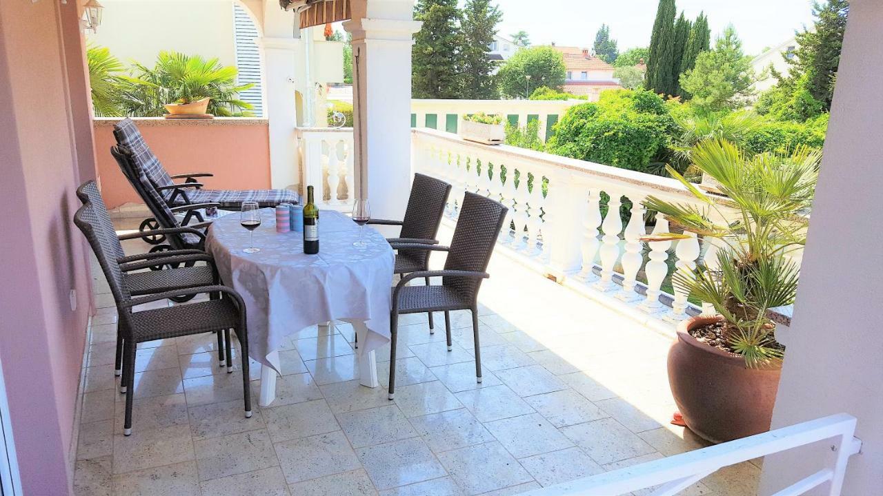 Apartment Villa Engel With Pool Πόρετς Εξωτερικό φωτογραφία